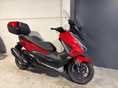  Forza 350 luxescooter met keyless en topcase (BTW moto)