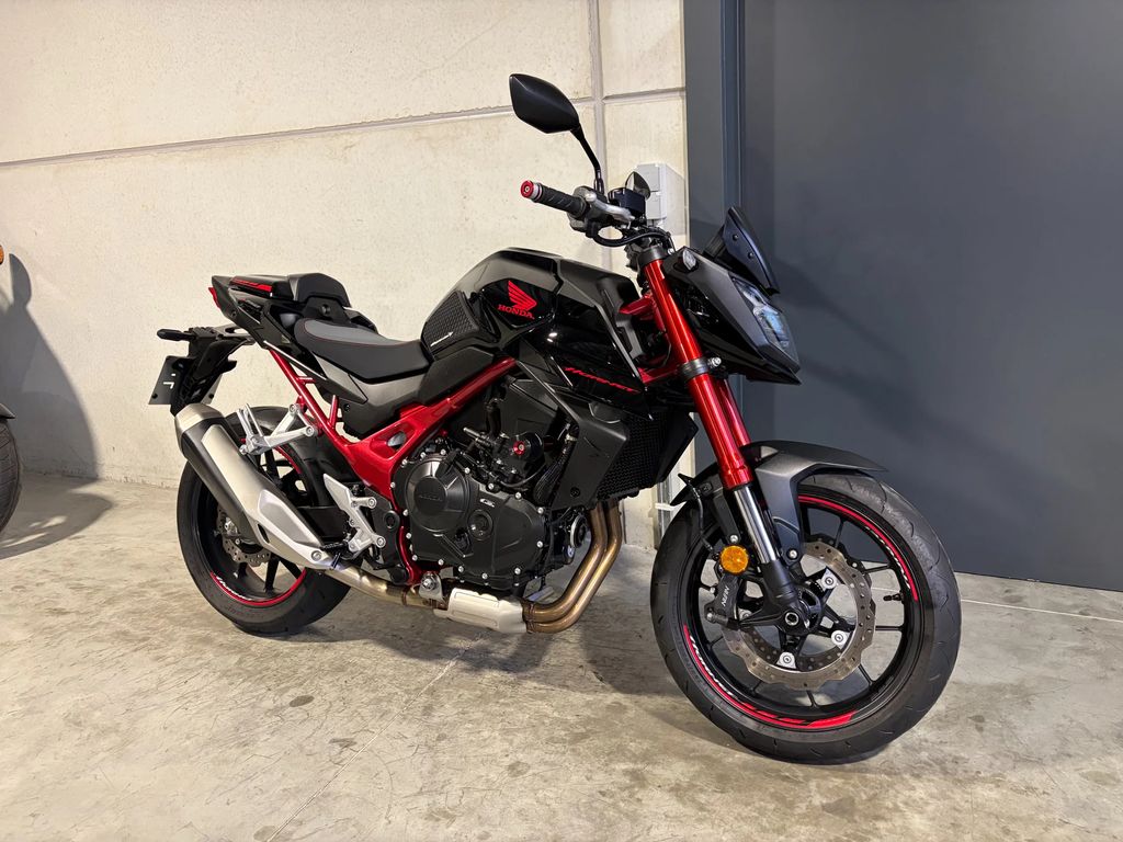  CB750 Hornet met veel opties