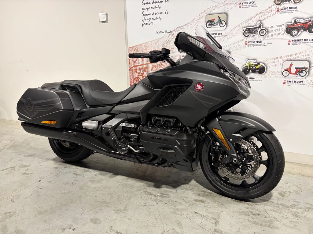  GL 1800 Goldwing DCT bagger splinternieuw met opties