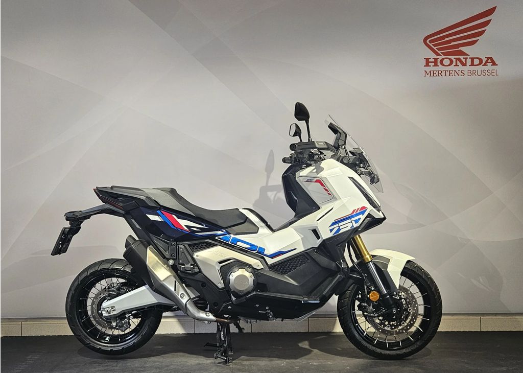  X - ADV 750