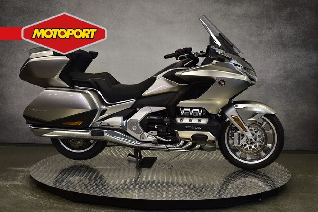  GL 1800 GOLDWING TOUR DELUXE